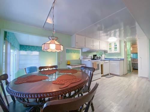 Cozy, Perfect Conch Cottage!