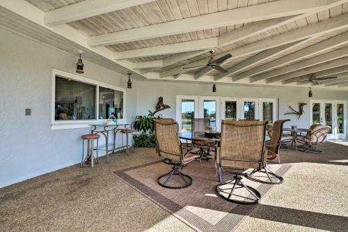 Updated Waterfront Crystal River Retreat With Dock!