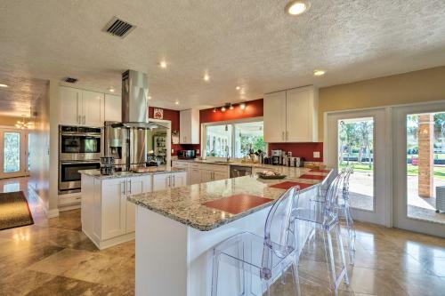 Updated Waterfront Crystal River Retreat With Dock!