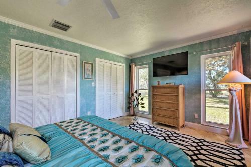 Updated Waterfront Crystal River Retreat With Dock!