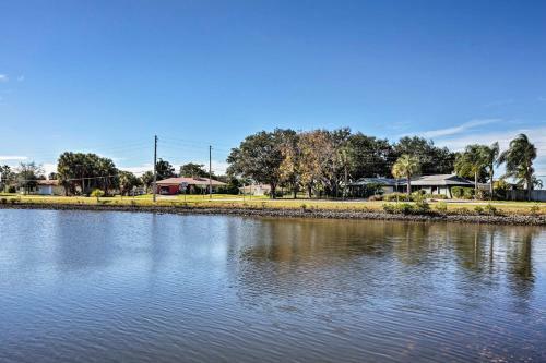 Updated Waterfront Crystal River Retreat With Dock!