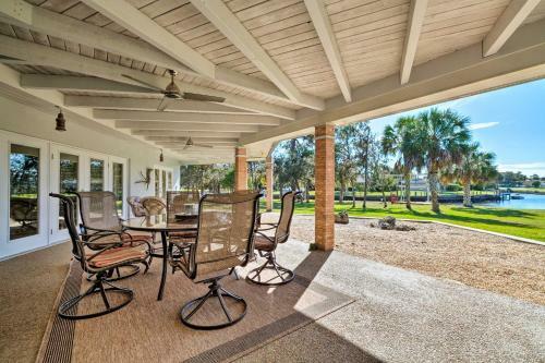 Updated Waterfront Crystal River Retreat With Dock!