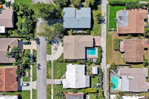Private Pool Beautiful Updated 4br Home 2bth