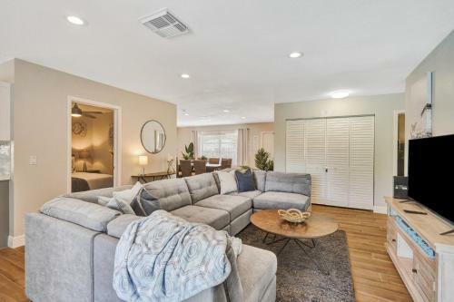 Private Pool Beautiful Updated 4br Home 2bth