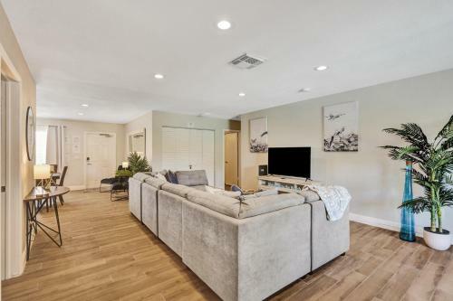 Private Pool Beautiful Updated 4br Home 2bth