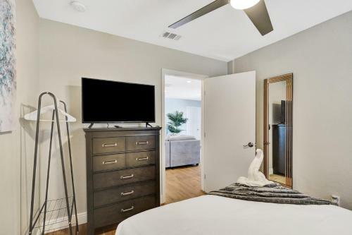 Private Pool Beautiful Updated 4br Home 2bth