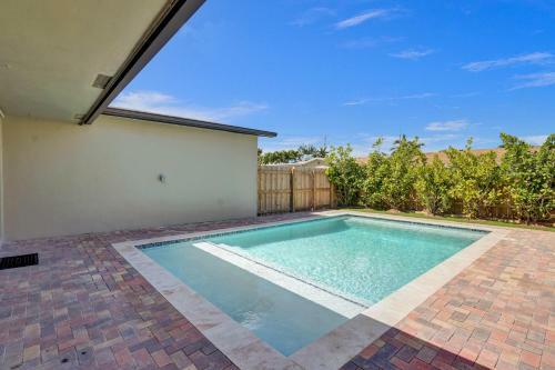 Private Pool Beautiful Updated 4br Home 2bth