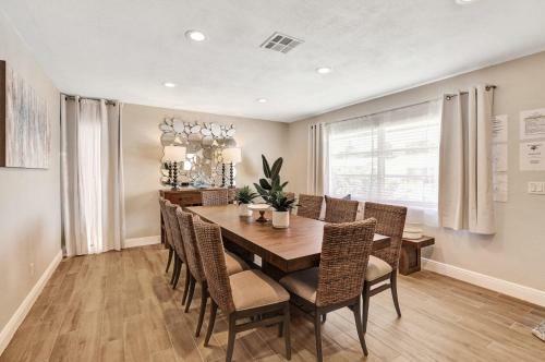 Private Pool Beautiful Updated 4br Home 2bth