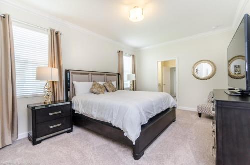 Eight-bedroom Villa 1537