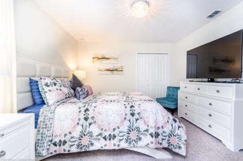 Eight-bedroom Villa 1537