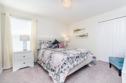 Eight-bedroom Villa 1537