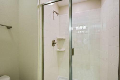 Modern 4 Bed 3 Bath Townhome In Championsgate Golf Resort