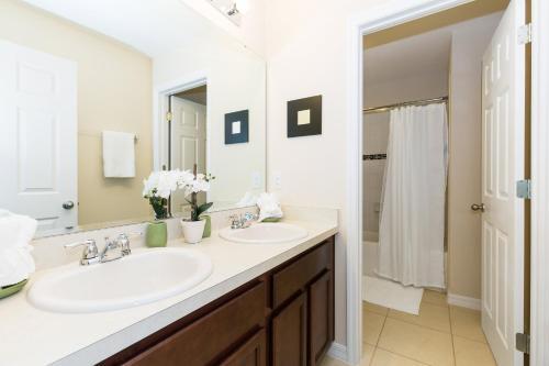 Villa 5 Bedroom Home At Laurel Estates 276