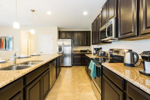 Villa 5 Bedroom Home At Laurel Estates 276