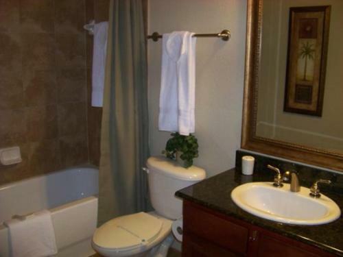 Beautiful 4 Bedroom 3 Bath Condo In Bella Piazza