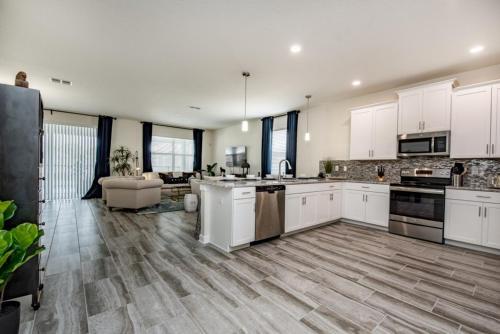 Eight-bedroom Villa 9040