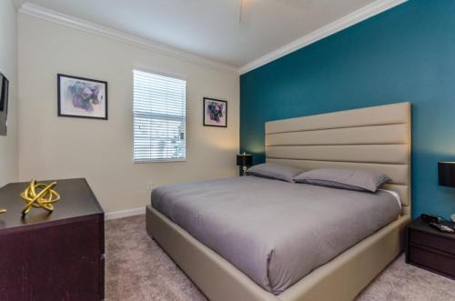 Nine-bedroom Villa 9036