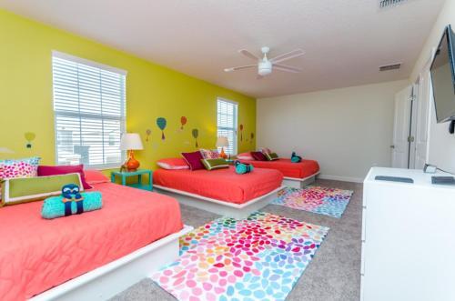 Nine-bedroom Villa 9036