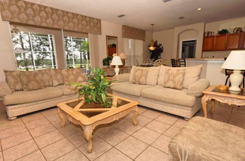 Beautiful Luau Pool Villa Next Disney World