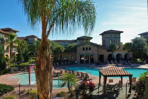 3 Bedroom 3 Bath Condo Close To The Attractions