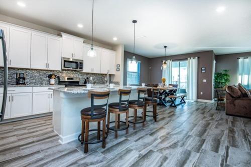 Six-bedroom Champions Villa 6261