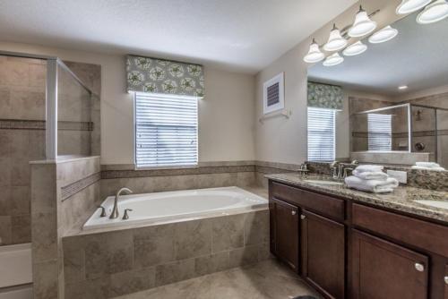 Villa On Rolling Fairway 8541e