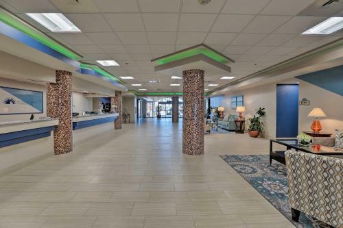 Apartamento Breezy Daytona Beach Studio With Pool -steps To Beach