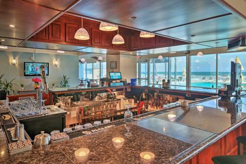Apartamento Breezy Daytona Beach Studio With Pool -steps To Beach