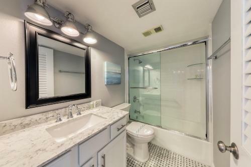 Shores Club - 305