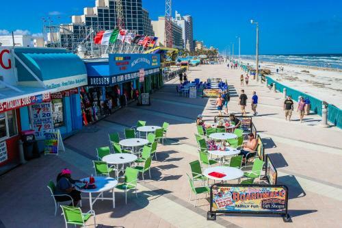 Shores Club - 305