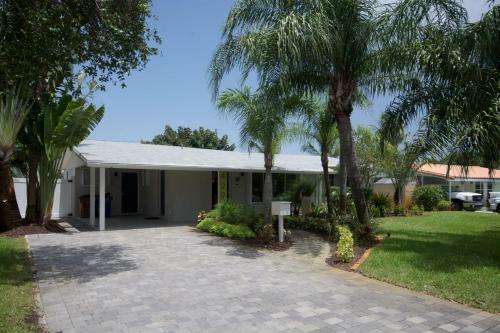 Villa Heated Pool Bungalow Mins From The Beach In Deerfield Beach