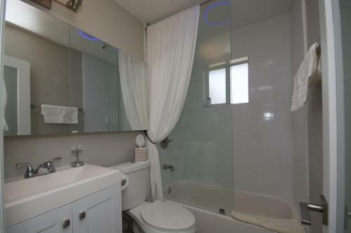 Villa Heated Pool Bungalow Mins From The Beach In Deerfield Beach