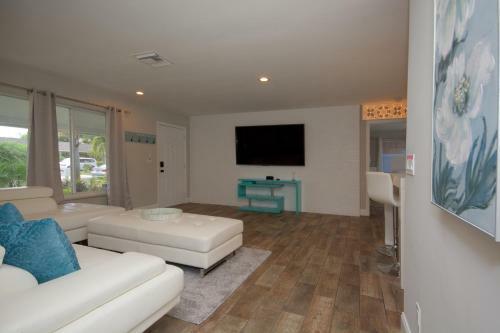 Villa Heated Pool Bungalow Mins From The Beach In Deerfield Beach