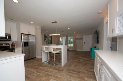 Villa Heated Pool Bungalow Mins From The Beach In Deerfield Beach