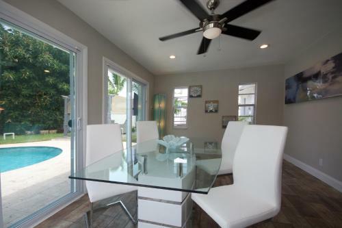 Villa Heated Pool Bungalow Mins From The Beach In Deerfield Beach