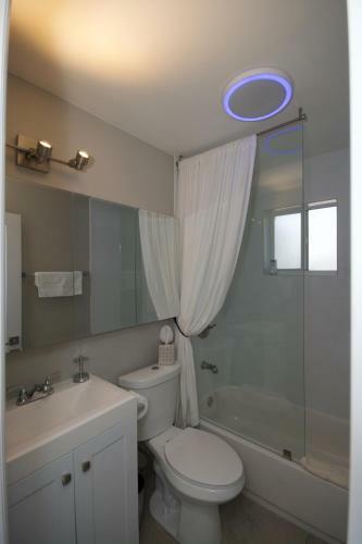 Villa Heated Pool Bungalow Mins From The Beach In Deerfield Beach
