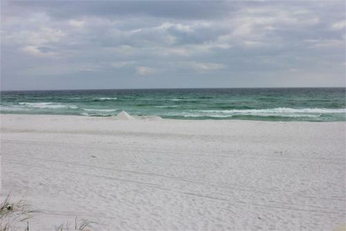 Mainsail Condominium 322