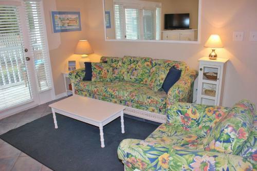 Summer Breeze Condominium 110