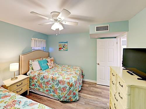 Apartamento New Listing! Oceanfront Condo - Walk To Beach Condo