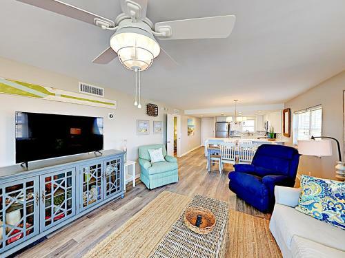 Apartamento New Listing! Oceanfront Condo - Walk To Beach Condo