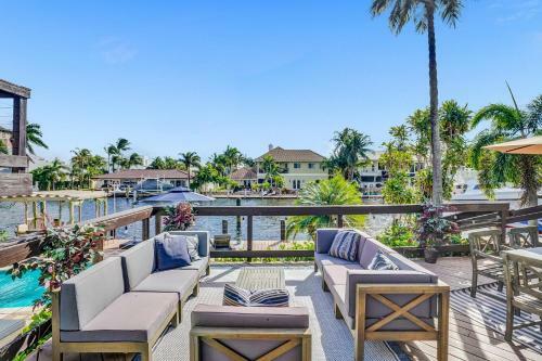 Aqua View Manor
