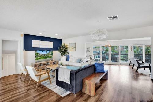 Aqua View Manor