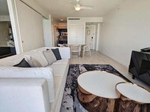 Modern Luxury Beach Hotel 1 Bedroom Corner With Views 901