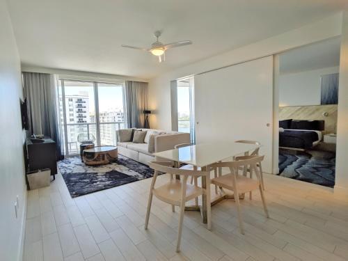 Modern Luxury Beach Hotel 1 Bedroom Corner With Views 901