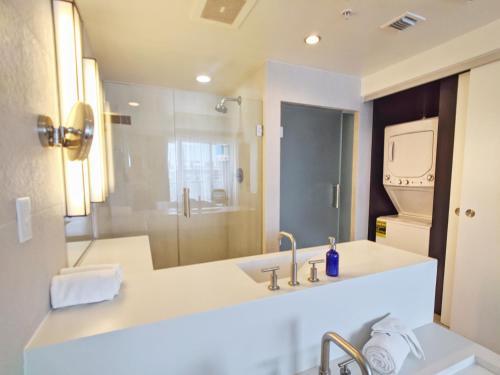 Modern Luxury Beach Hotel 1 Bedroom Corner With Views 901