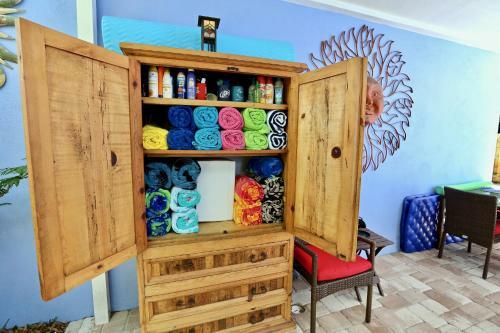 Bed & Breakfast Fantasy Island Inn, Caters To Men