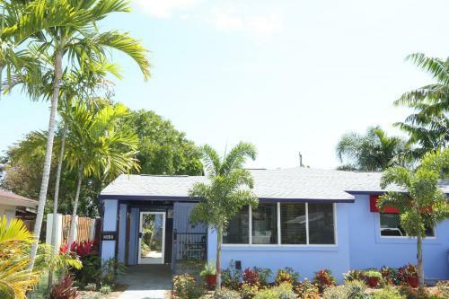 Bed & Breakfast Fantasy Island Inn, Caters To Men
