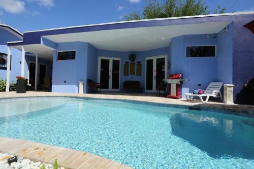 Bed & Breakfast Fantasy Island Inn, Caters To Men