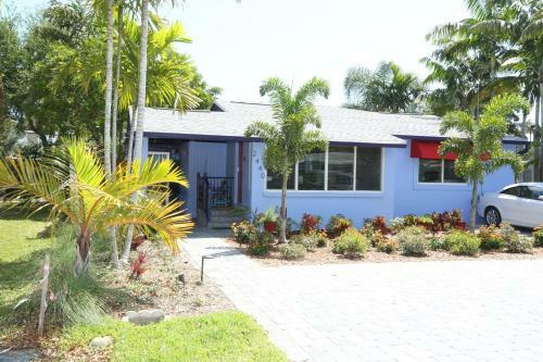 Bed & Breakfast Fantasy Island Inn, Caters To Men