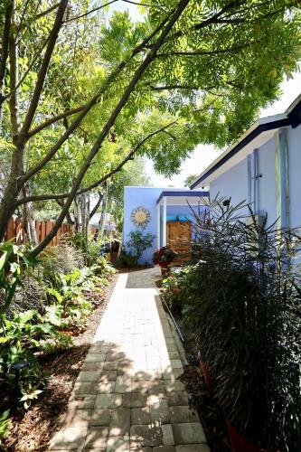 Bed & Breakfast Fantasy Island Inn, Caters To Men